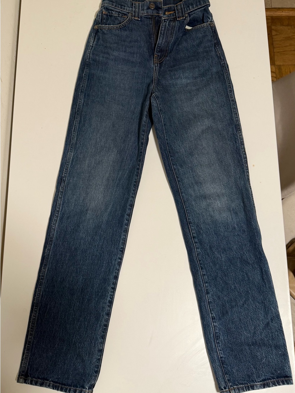 KHAITE High-Rise Straight Jeans in Dark Blue Wash